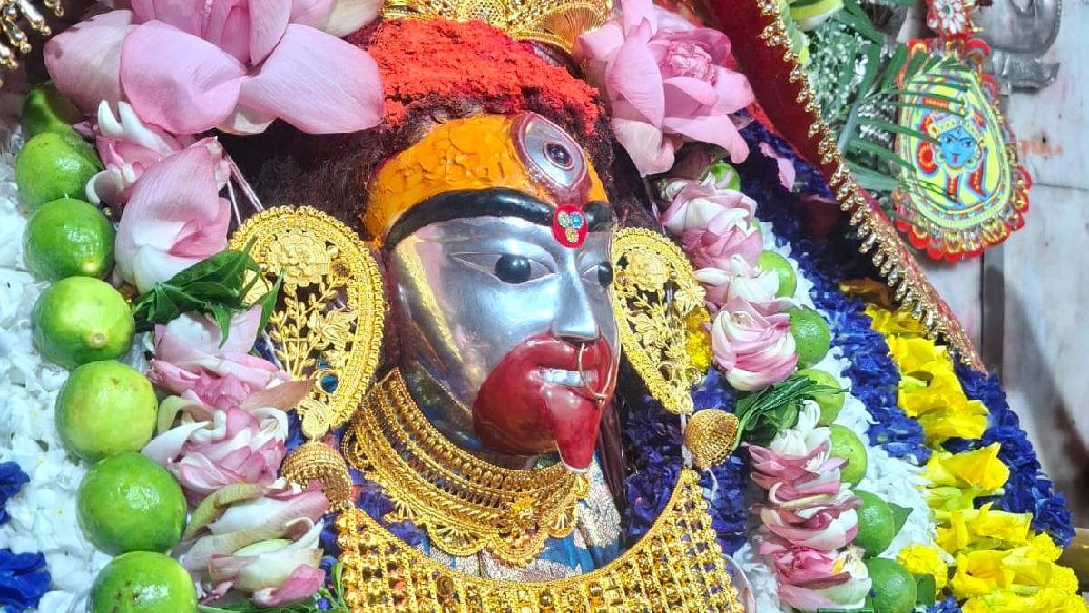 পঞ্চ উপাচারের মাধ্যমে মঙ্গলারতি করা হয়
