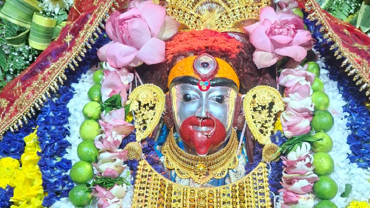 এ দিন ভোর থেকেই মায়ের জন্য থাকে বিশেষ ভোগের আয়োজন