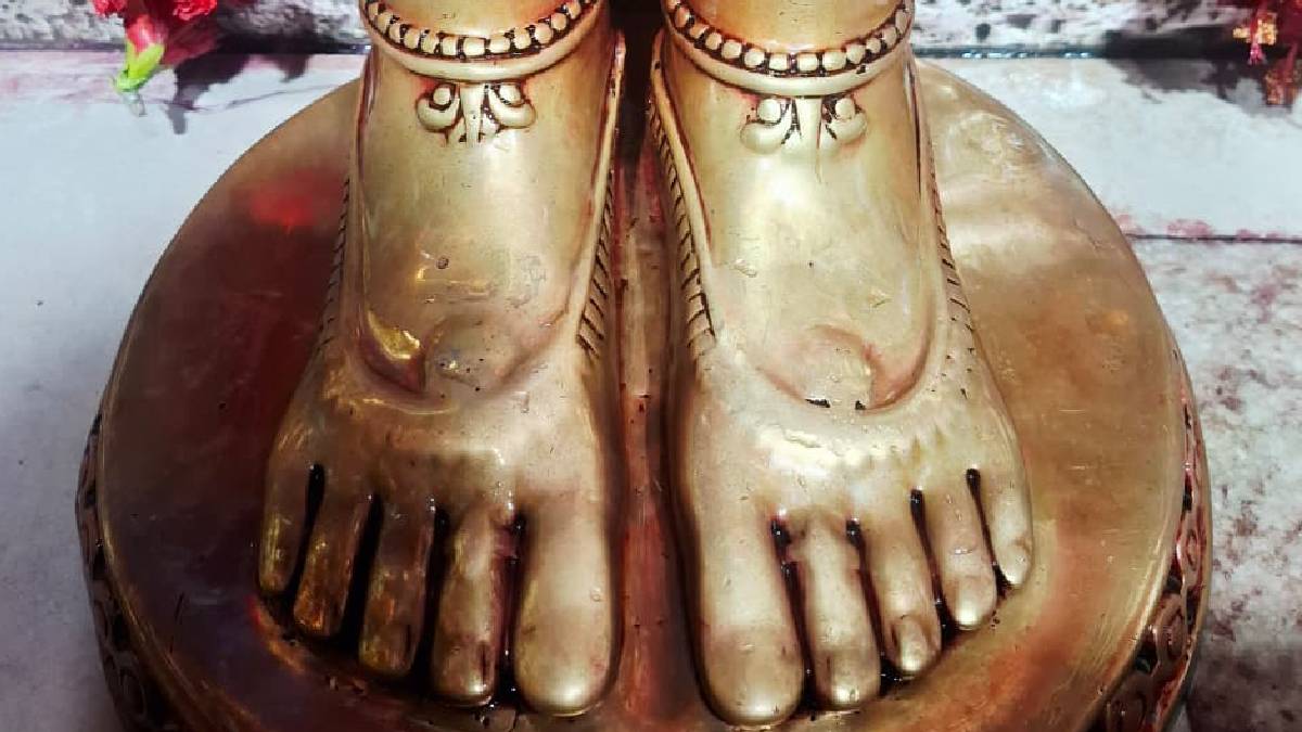 নিশীথ পুজোর পর মায়ের ভোগ নিবেদন করা হয় বলেই খবর