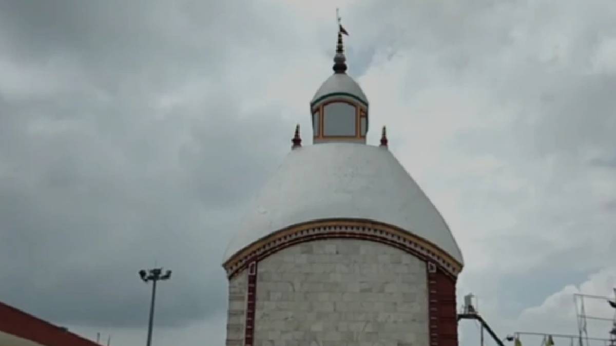 মায়ের আরাধনায় বসেন সেখানকার তান্ত্রিকরা
