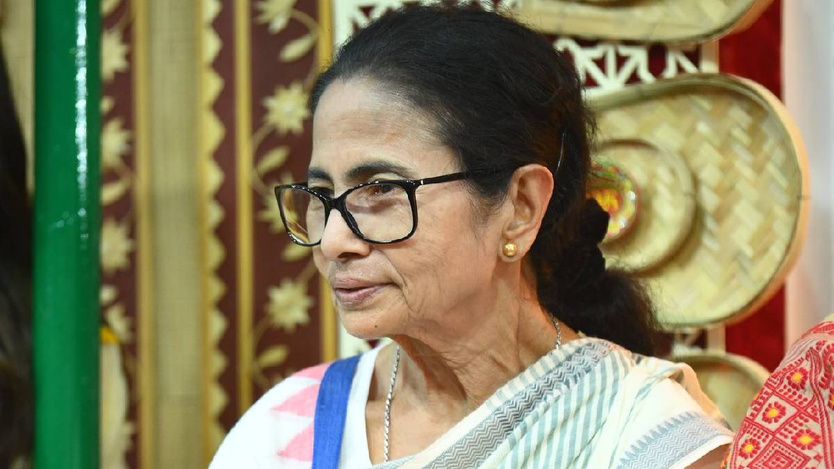 মুখ্যমন্ত্রীর বাড়িতে উপস্থিত ছিলেন মন্ত্রী, আমলা থেকে পুলিশের কর্তা ও নানা স্তরের তৃণমূল নেতারা