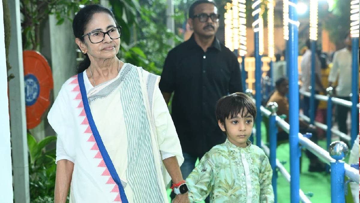 কালীপুজো ও দীপাবলির শুভেচ্ছা জানাতে ভোলেননি মুখ্যমন্ত্রী