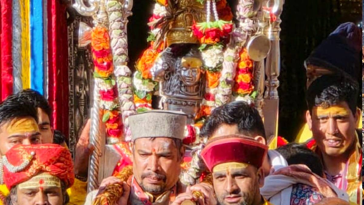 বাবা কেদারের পঞ্চমুখী ভোগমূর্তি একটি চলমান মূর্তির মধ্যে স্থাপন করা হয়েছে