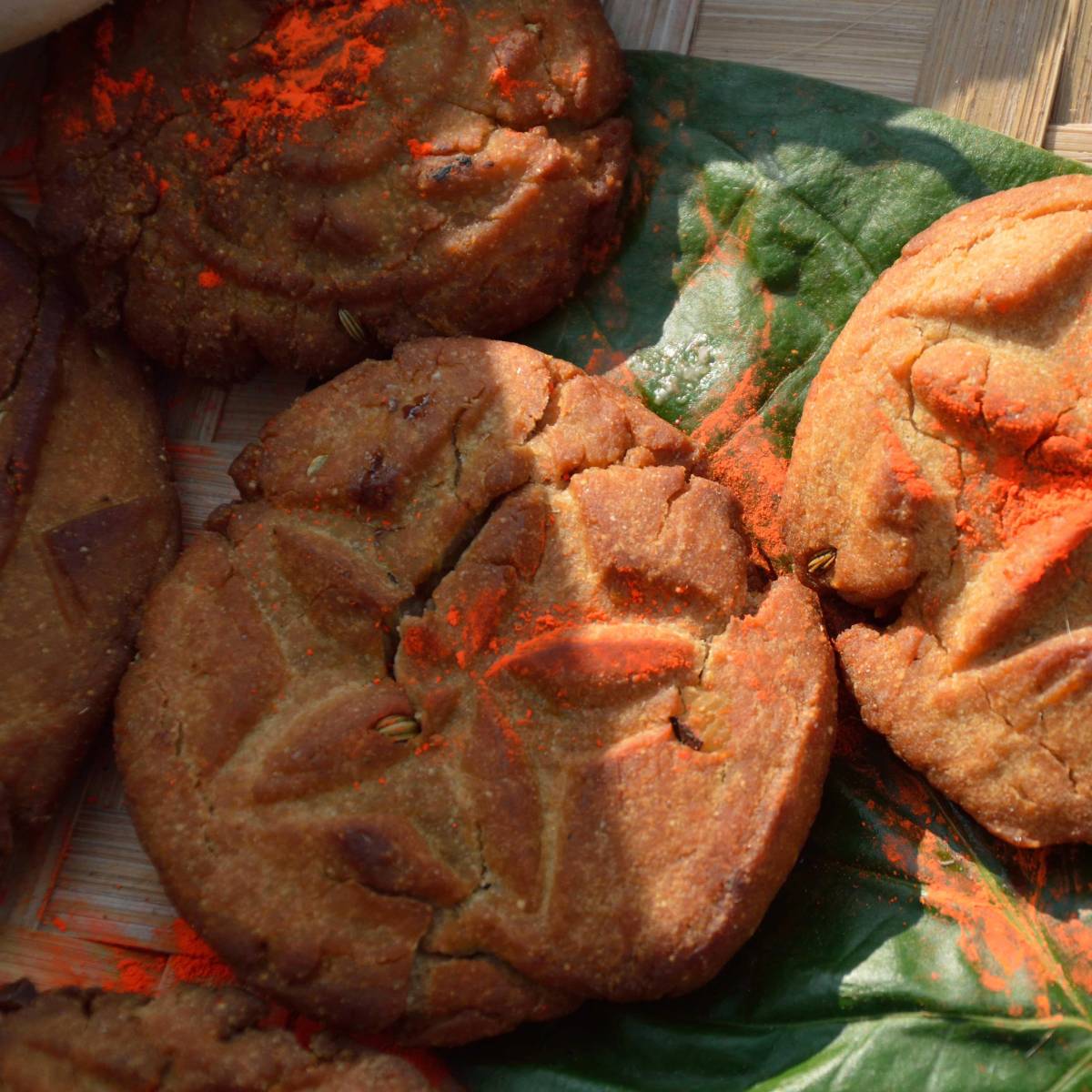 উপকারণ- ময়দা-৩ কাপ, সুজি-১ কাপ, নারকেল কোরা- ১ কাপ, চিনি-২ কাপ, মৌরী - ২ চা চামচ, ঘি- ৫ থেকে ৬ চা চামচ, সাদা তেল- ৩০০ গ্রাম, জল পরিমাণ মতো। উপকারণ- ময়দা-৩ কাপ, সুজি-১ কাপ, নারকেল কোরা- ১ কাপ, চিনি-২ কাপ, মৌরী - ২ চা চামচ, ঘি- ৫ থেকে ৬ চা চামচ, সাদা তেল- ৩০০ গ্রাম, জল পরিমাণ মতো।