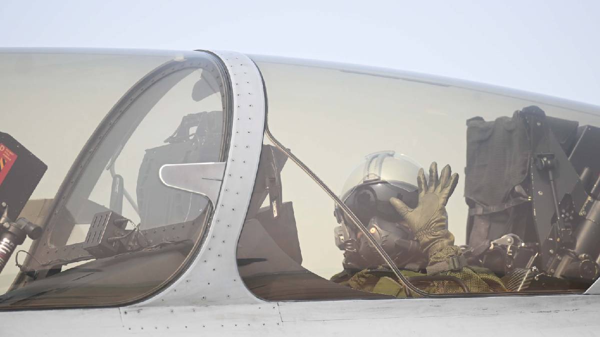 রাফালে উঠলেন দ্রৌপদি মুর্মু  রাফালে উঠলেন দ্রৌপদি মুর্মু