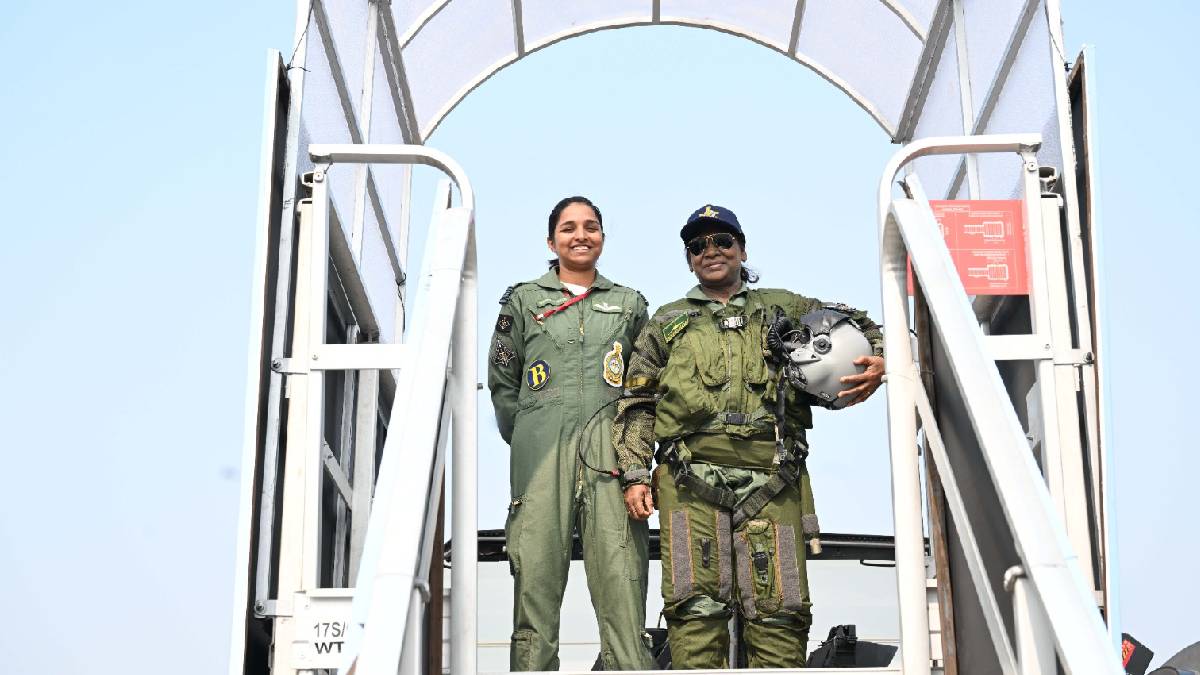 দাসো অ্যাভিয়েশন থেকে এই যুদ্ধবিমান কিনেছে দাসো অ্যাভিয়েশন থেকে এই যুদ্ধবিমান কিনেছে