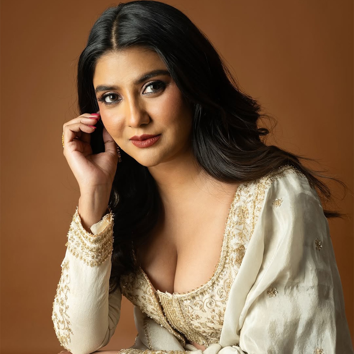 parno mitra photo  parno mitra photo