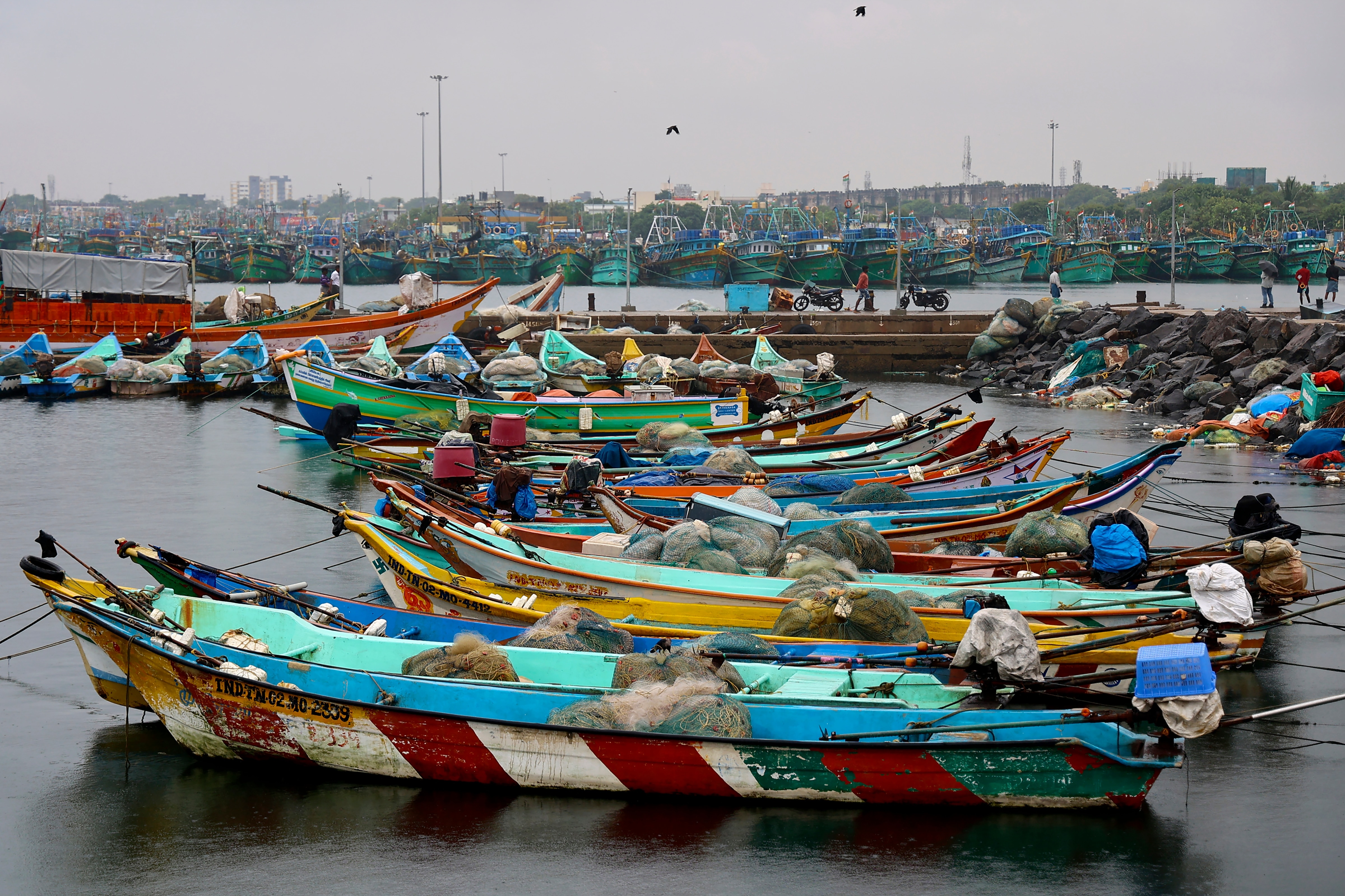 ব্যাপক বৃষ্টি ও সঙ্গে ঝোড়ো হাওয়া