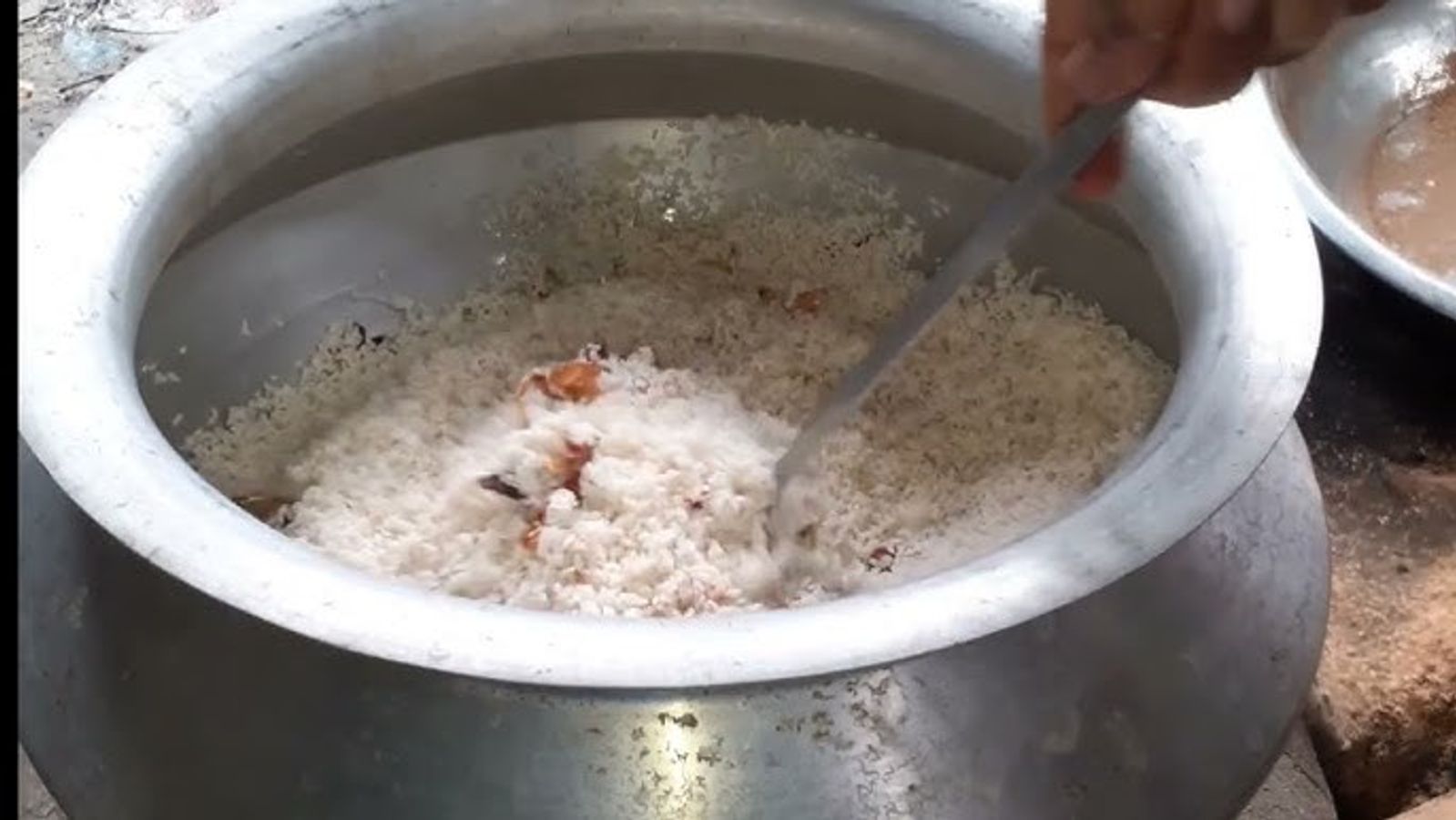 বারবার জোরে হাতা  বারবার জোরে হাতা