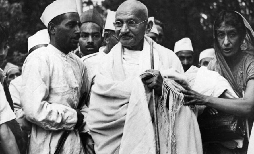  ভারত সরকার ১ টাকার নোটের নতুন নকশা প্রকাশ করে ১৯৪৯ সালে