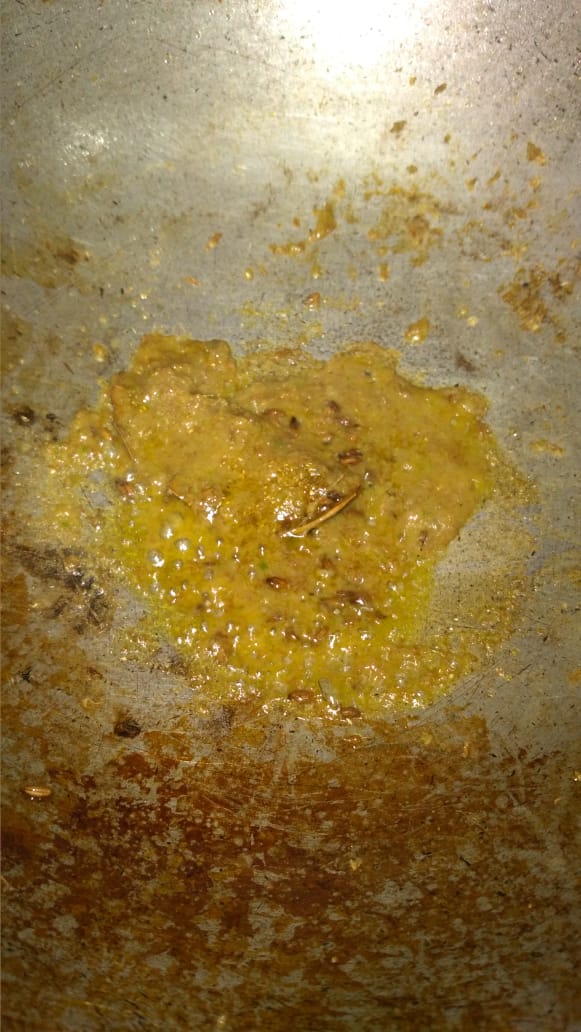 মশলা কড়াইতে 