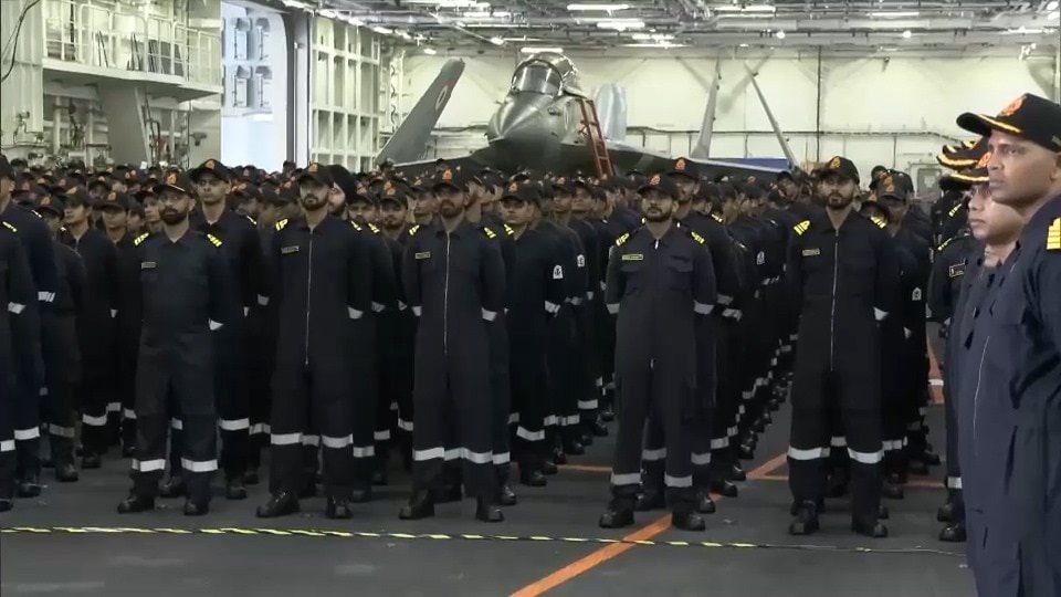 Narendra Modi In INS Vikrant 