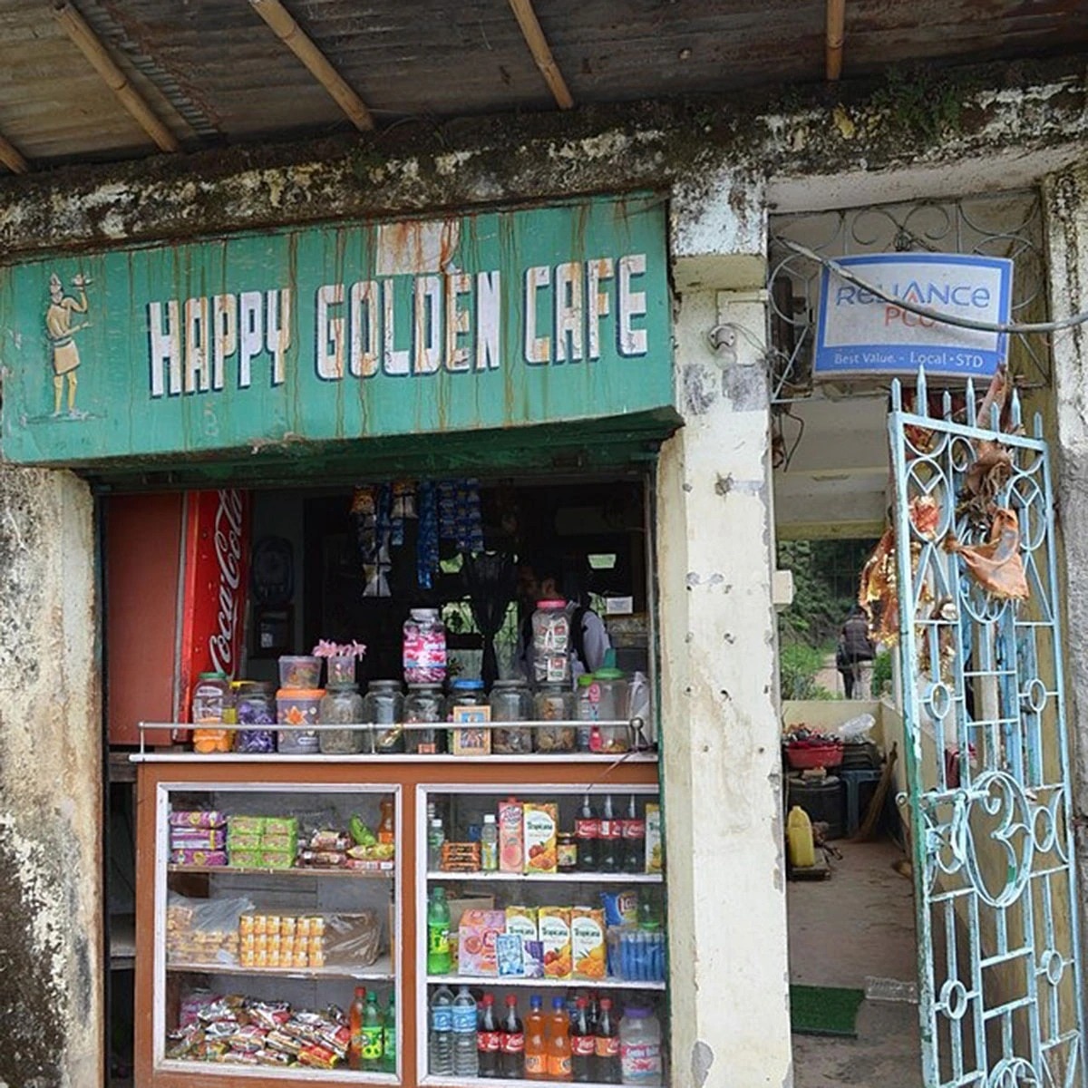 হ্যাপি গোল্ডেন ক্যাফে(Happy Golden Caffe)  হ্যাপি গোল্ডেন ক্যাফে(Happy Golden Caffe)