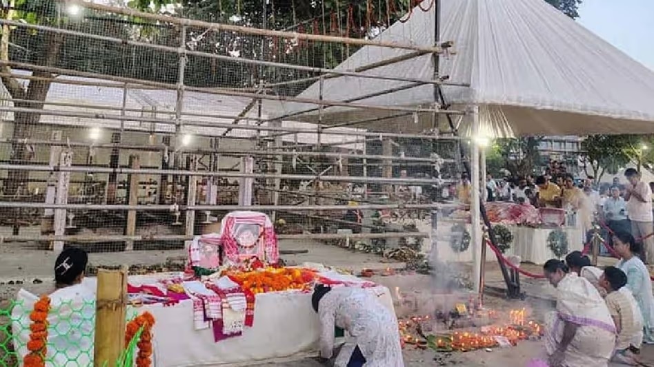 সম্পূর্ণ নিষিদ্ধ