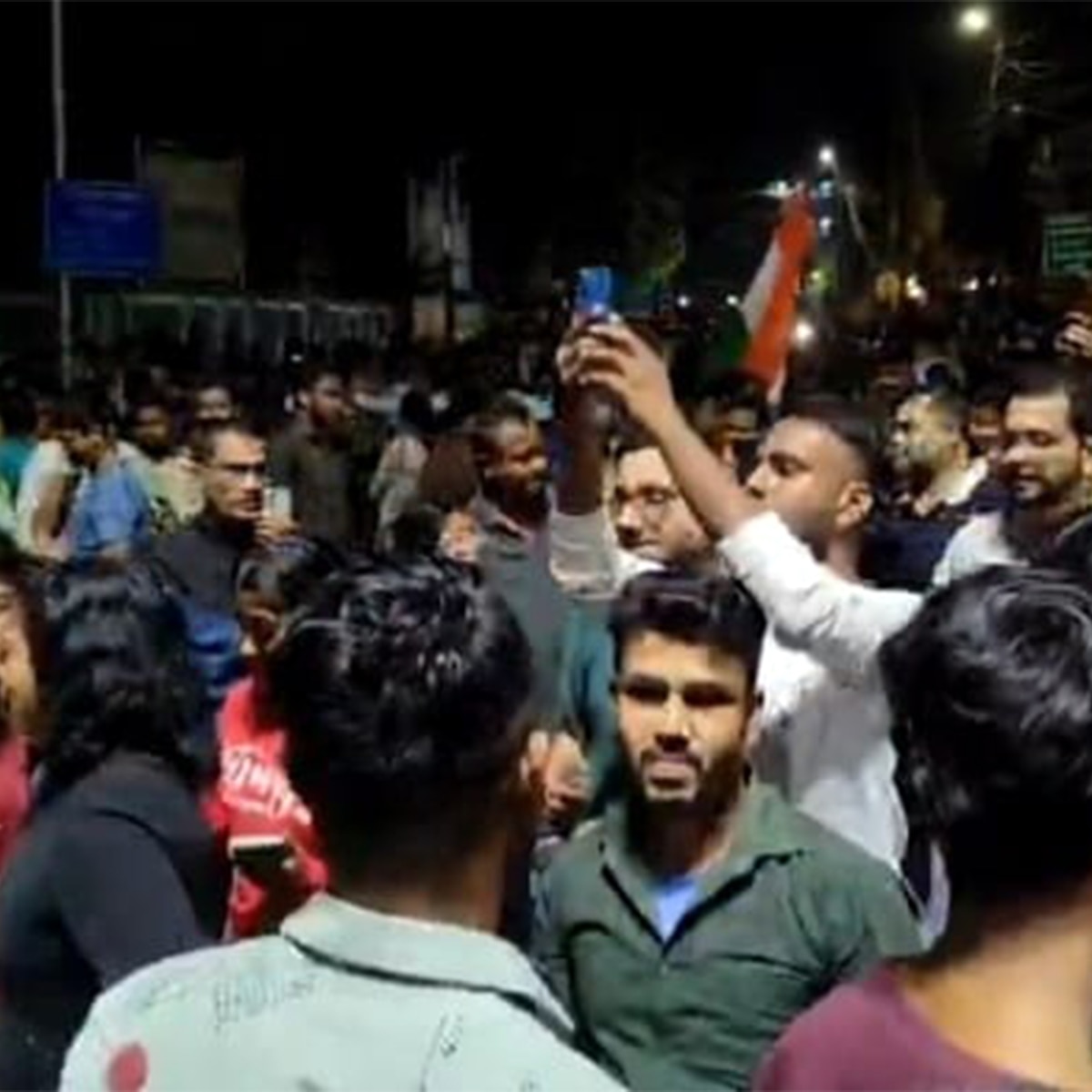 শহরে রাতভর উচ্ছ্বাস