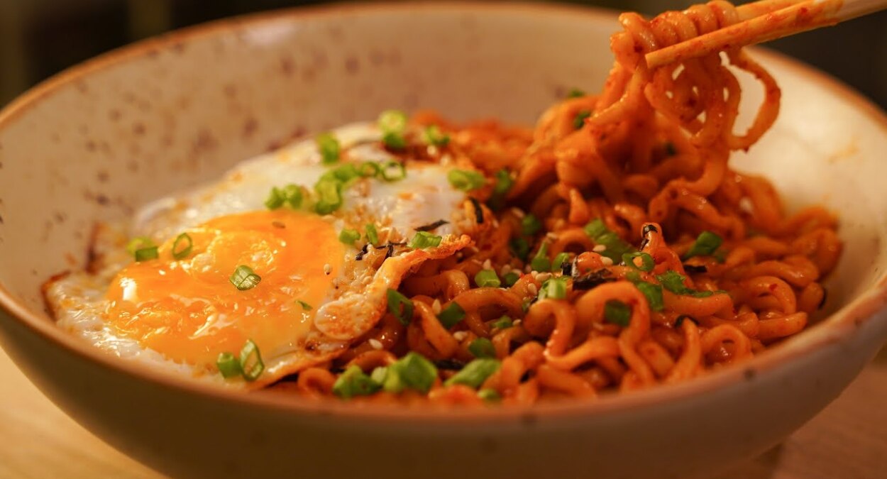 chow mein vs noodles