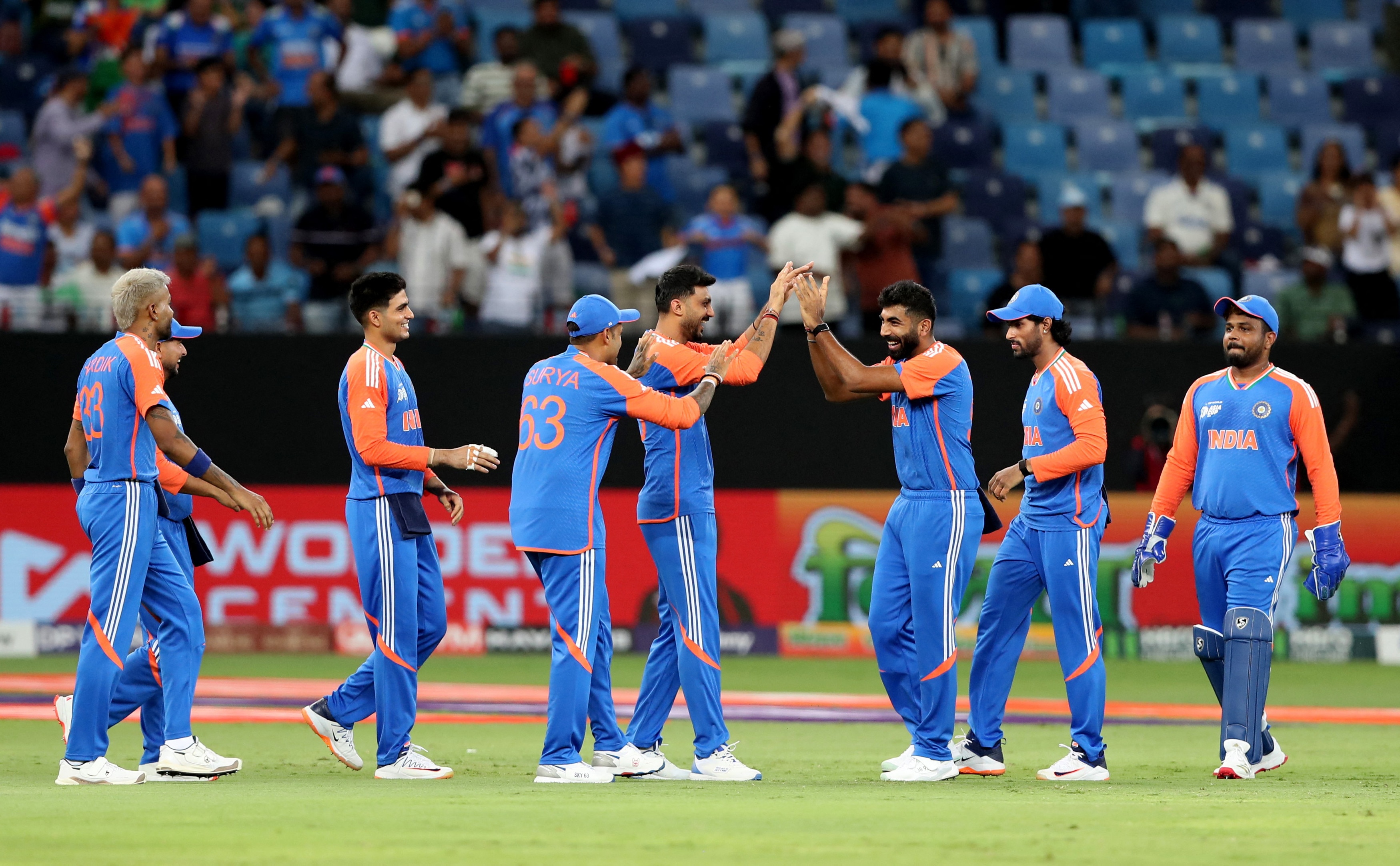 হারিস রউফকে যোগ্য শাস্তি ICC-র, সূর্যকে দিতে হবে শুধু জরিমানা হারিস রউফকে যোগ্য শাস্তি ICC-র, সূর্যকে দিতে হবে শুধু জরিমানা