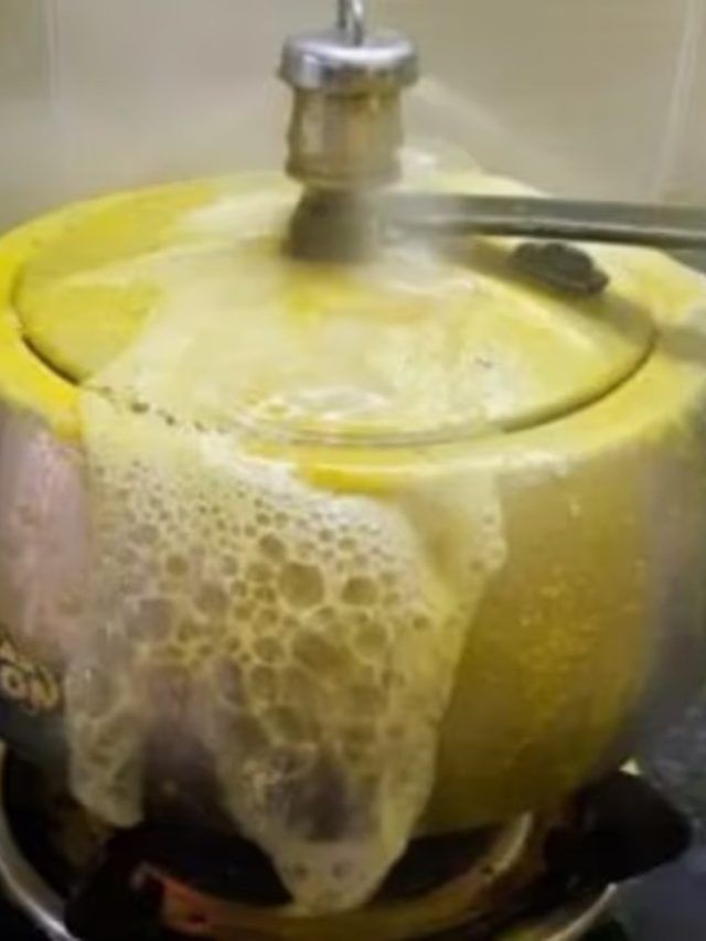 লাউ দিয়ে মুগ ডাল লাউ দিয়ে মুগ ডাল