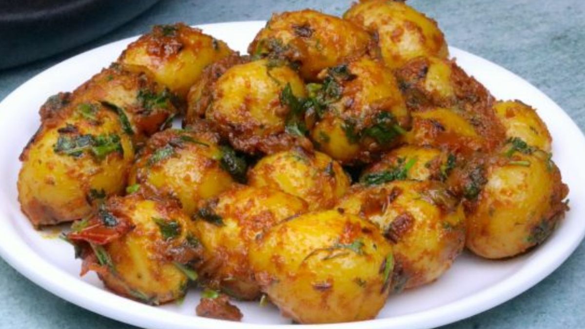 আলু ছোট করে