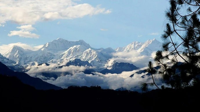 কাঞ্চনজঙ্ঘা পর্বতের এমন দৃশ্যকে বলা হয় 'ঘুমন্ত বুদ্ধ'