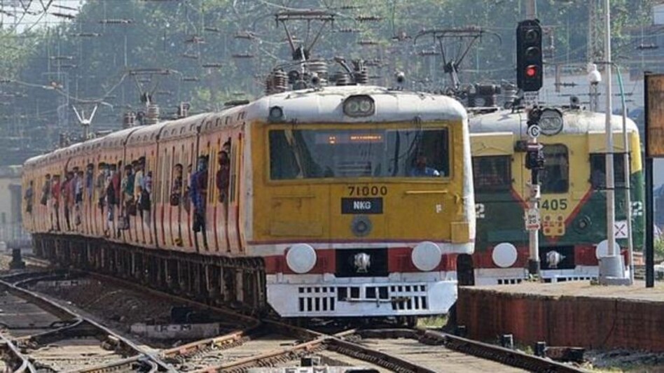 ট্রেনে ভ্রমণ করার সময় ভর্তি মদের বোতল নিয়ে যাওয়া যায়? ট্রেনে ভ্রমণ করার সময় ভর্তি মদের বোতল নিয়ে যাওয়া যায়?