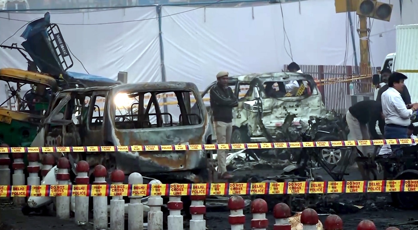 ভুটান থেকে ফিরেই দিল্লির LNJP হাসপাতালে প্রধানমন্ত্রী নরেন্দ্র মোদী ভুটান থেকে ফিরেই দিল্লির LNJP হাসপাতালে প্রধানমন্ত্রী নরেন্দ্র মোদী