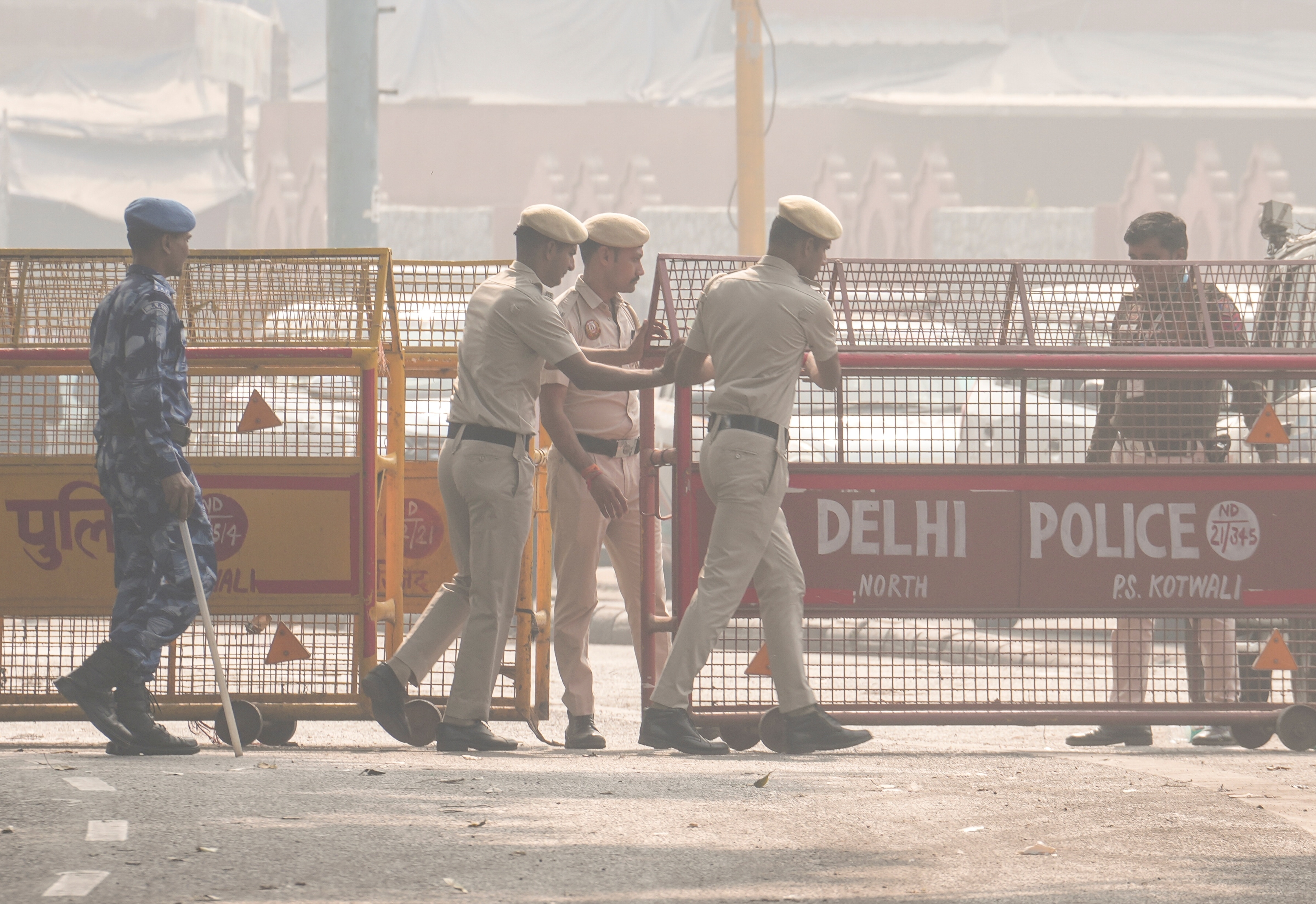 ভুটান থেকে ফিরেই দিল্লির LNJP হাসপাতালে প্রধানমন্ত্রী নরেন্দ্র মোদী ভুটান থেকে ফিরেই দিল্লির LNJP হাসপাতালে প্রধানমন্ত্রী নরেন্দ্র মোদী