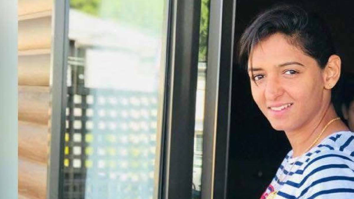 তিনি WPL খেলার জন্য প্রতি সিজনে পান ১.৮০ কোটি টাকা তিনি WPL খেলার জন্য প্রতি সিজনে পান ১.৮০ কোটি টাকা