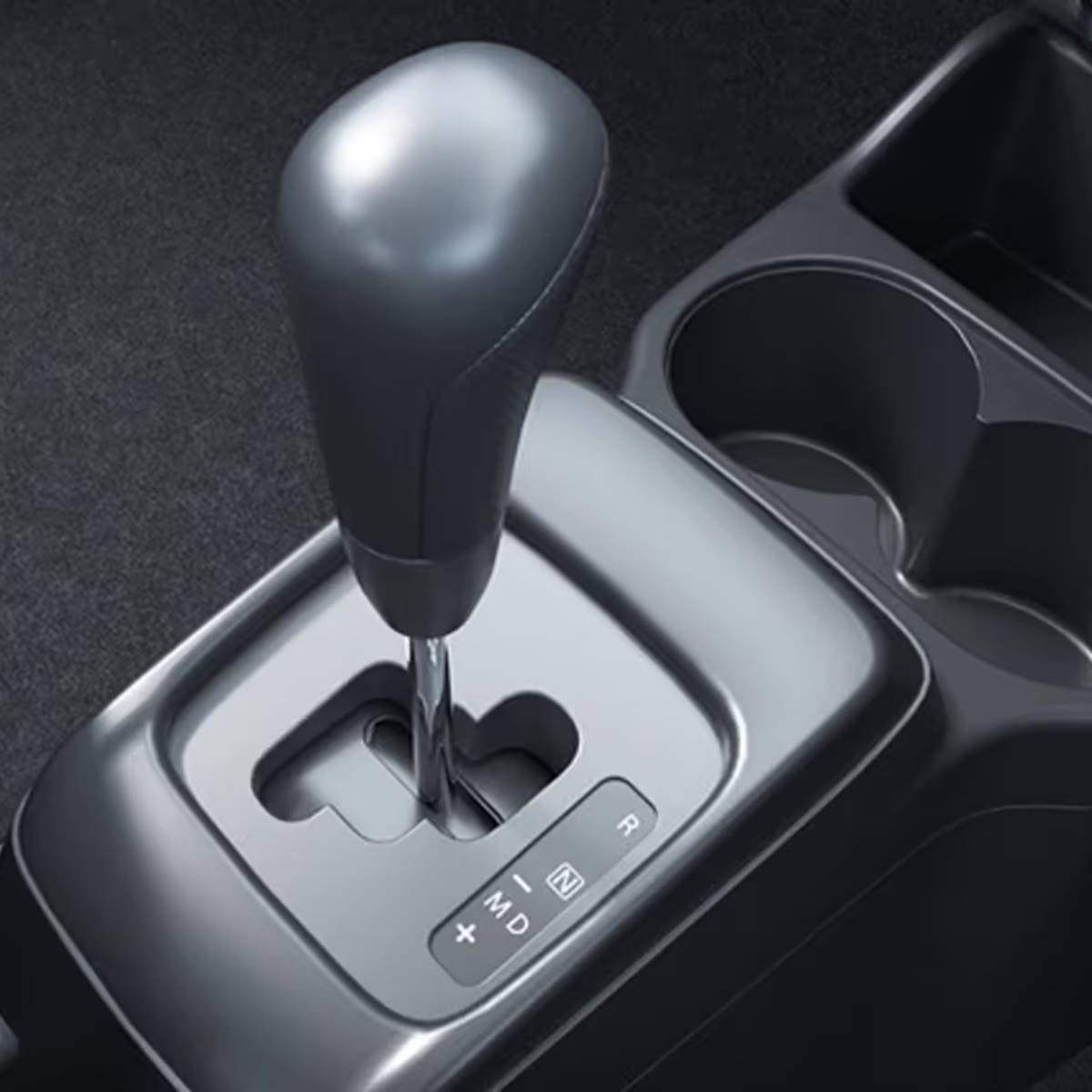 এই ইঞ্জিনটি ম্যানুয়াল এবং স্বয়ংক্রিয় গিয়ারবক্সের সঙ্গে যুক্ত, এবং গাড়িটি একটি সিএনজি ভেরিয়েন্টেও আসে।