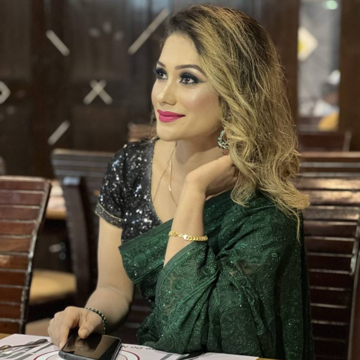 তবে এরপর জাহানারা যা বলেন তাতে চমকে উঠতে হয়। তাঁর অভিযোগ, 'একদিন হঠাৎ কাছে এসে হাত ধরলেন, কাঁধে হাত রাখলেন আর কানে কানে বললেন, “তোমার পিরিয়ড কতদিন হল?” ফিজিওদের কাছে এই তথ্য থাকে। কিন্তু একজন ম্যানেজার বা নির্বাচকের জানার কী দরকার? আমি জানালাম, পাঁচ দিন। তবে এরপর জাহানারা যা বলেন তাতে চমকে উঠতে হয়। তাঁর অভিযোগ, 'একদিন হঠাৎ কাছে এসে হাত ধরলেন, কাঁধে হাত রাখলেন আর কানে কানে বললেন, “তোমার পিরিয়ড কতদিন হল?” ফিজিওদের কাছে এই তথ্য থাকে। কিন্তু একজন ম্যানেজার বা নির্বাচকের জানার কী দরকার? আমি জানালাম, পাঁচ দিন।