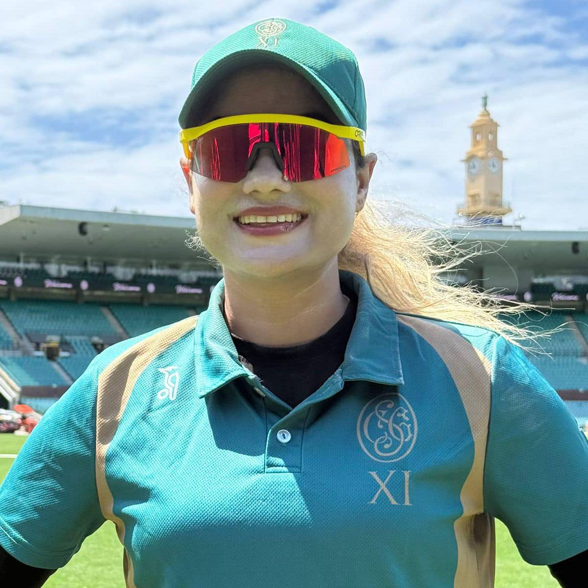 তিনি বলেন, ‘২০২১ সালে তৌহিদ ভাই, কো–অর্ডিনেটর বাবু ভাইয়ের (সরফরাজ বাবু) মাধ্যমে যোগাযোগ করেন। আমি ভদ্রভাবে এড়িয়ে যাই। পরের দিন থেকেই মঞ্জু ভাইয়ের আচরণ পাল্টে যায়, অপমান করতে শুরু করেন। আমি শান্ত থাকার চেষ্টা করেছি, কিন্তু পরিস্থিতি ক্রমশ খারাপ হয়েছে!’ তিনি বলেন, ‘২০২১ সালে তৌহিদ ভাই, কো–অর্ডিনেটর বাবু ভাইয়ের (সরফরাজ বাবু) মাধ্যমে যোগাযোগ করেন। আমি ভদ্রভাবে এড়িয়ে যাই। পরের দিন থেকেই মঞ্জু ভাইয়ের আচরণ পাল্টে যায়, অপমান করতে শুরু করেন। আমি শান্ত থাকার চেষ্টা করেছি, কিন্তু পরিস্থিতি ক্রমশ খারাপ হয়েছে!’