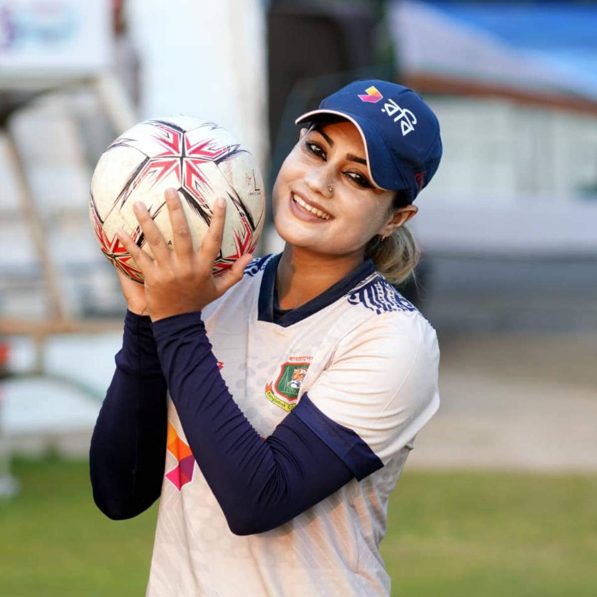 জাহানারার আরও দাবি, বিষয়টি তিনি বাংলাদেশ ক্রিকেট বোর্ডের একাধিক শীর্ষকর্তাকে জানিয়েছেন, মেয়েদের ক্রিকেট কমিটির প্রধান নাদেল চৌধুরী ও প্রধান নির্বাহী নিজামউদ্দিন চৌধুরীর কাছেও গিয়েছিলেন। তবুও পরিস্থিতির বদল হয়নি। জাহানারার আরও দাবি, বিষয়টি তিনি বাংলাদেশ ক্রিকেট বোর্ডের একাধিক শীর্ষকর্তাকে জানিয়েছেন, মেয়েদের ক্রিকেট কমিটির প্রধান নাদেল চৌধুরী ও প্রধান নির্বাহী নিজামউদ্দিন চৌধুরীর কাছেও গিয়েছিলেন। তবুও পরিস্থিতির বদল হয়নি।