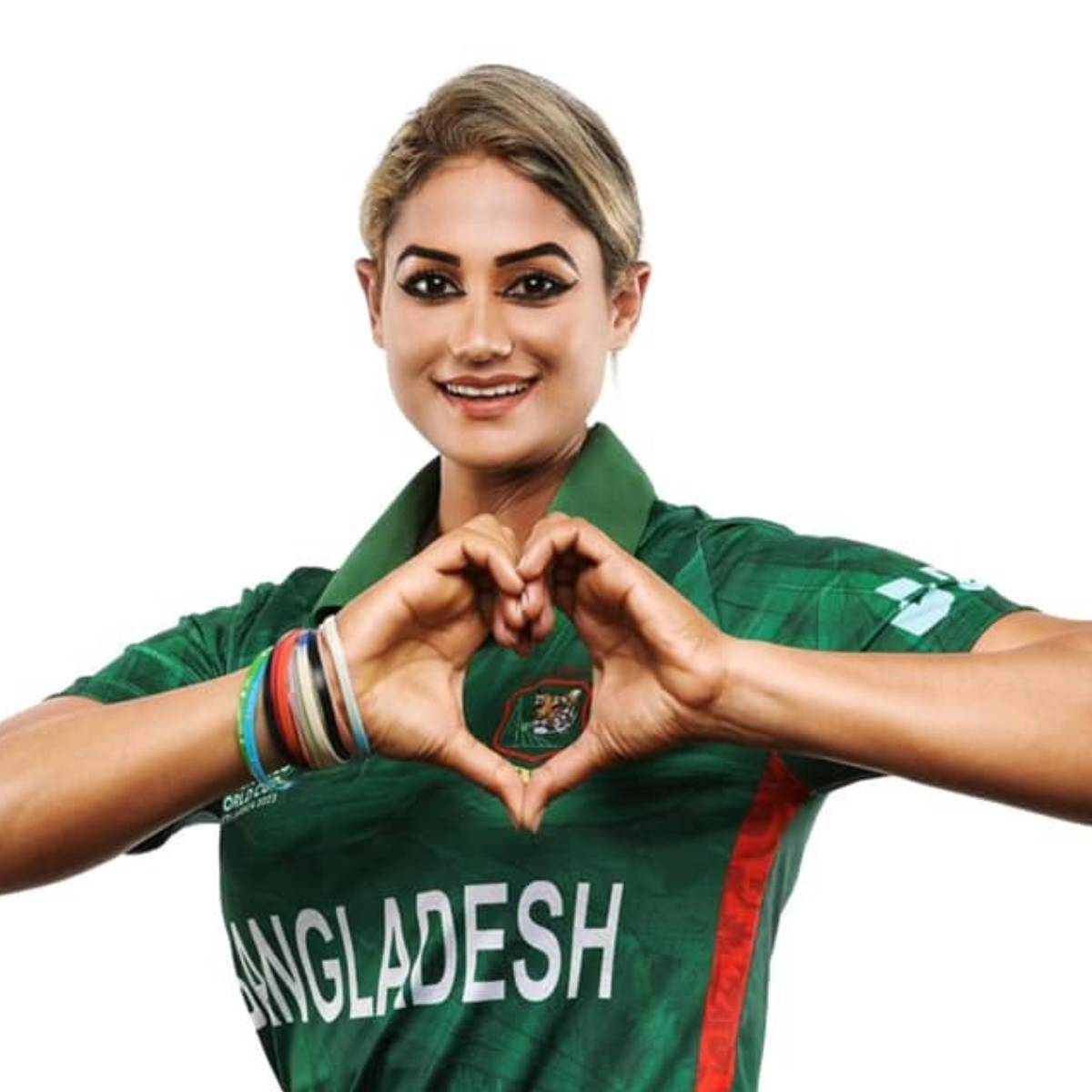 তবে স্বাভাবিক ভাবেই সমস্ত অভিযোগ উড়িয়ে দিয়েছেন মঞ্জুরুল। পাল্টা অভিযোগ করেছেন তিনিও। বলেন, ‘পুরোটাই মিথ্যে। অন্য ক্রিকেটারদের জিজ্ঞেস করুন, আমি কেমন আচরণ করতাম!’ তবে স্বাভাবিক ভাবেই সমস্ত অভিযোগ উড়িয়ে দিয়েছেন মঞ্জুরুল। পাল্টা অভিযোগ করেছেন তিনিও। বলেন, ‘পুরোটাই মিথ্যে। অন্য ক্রিকেটারদের জিজ্ঞেস করুন, আমি কেমন আচরণ করতাম!’