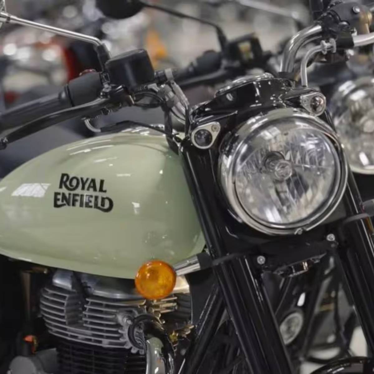 সংস্থার তরফে এখনও অফিসিয়ালি কিছু বলা হয়নি। তবে অটোমোবাইল সেক্টরে এমন খবর চাপা থাকে না। অনেকেই বলছেন, ইঞ্জিনটি থাকছে রয়‍্যাল এনফিল্ডের নতুন 'V' প্ল্যাটফর্মে বসানো হতে পারে। এই প্ল্যাটফর্মের উপর বেস করেই একটি নতুন বাইক তৈরি করা হতে পারে।