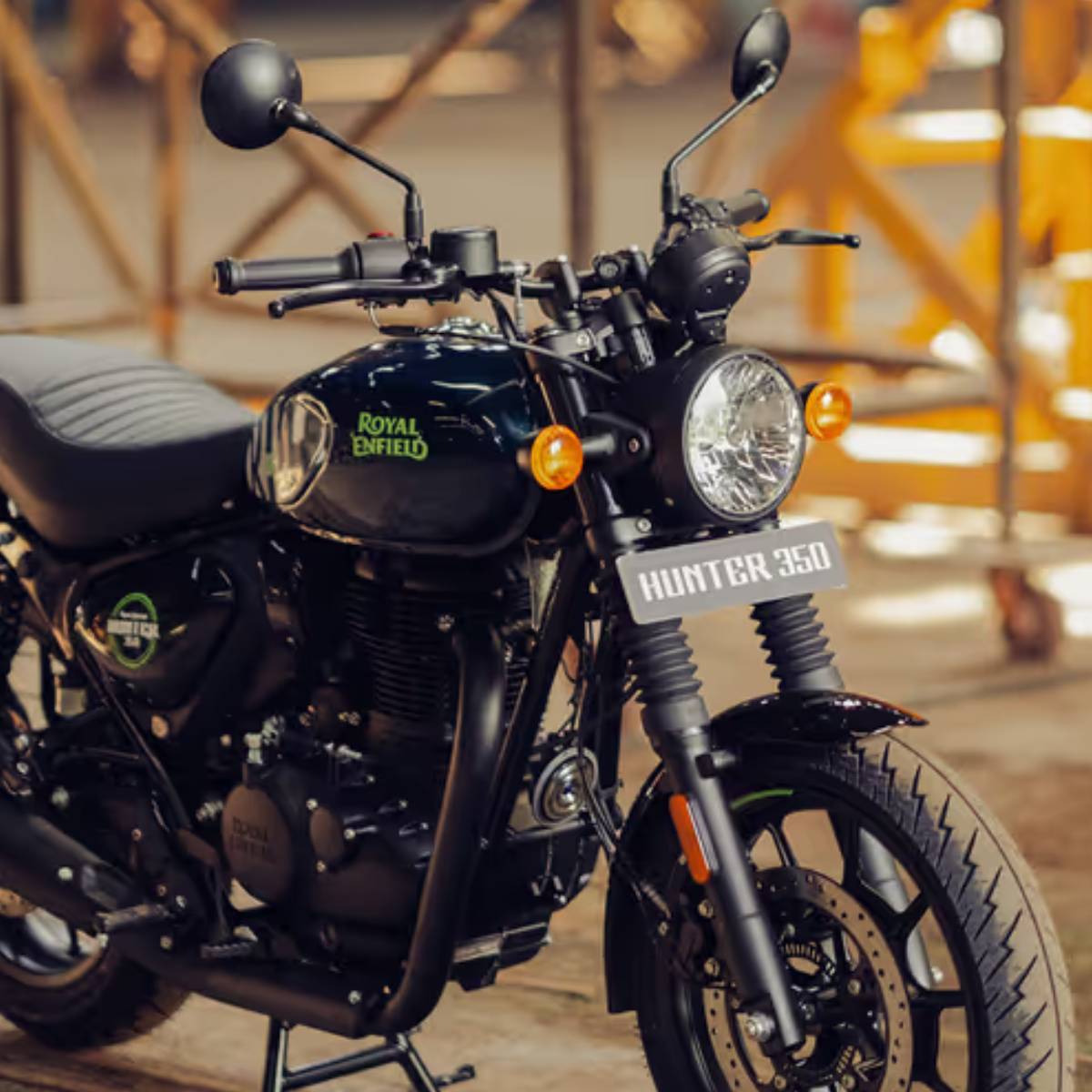 রয়্যাল এনফিল্ডের বাইক যুবসমাজের কাছে একটা আবেগ। পাওয়ারফুল ইঞ্জিন, গুরুগম্ভীর একজস্ট নোট আর ক্লাসিক স্টাইল; Royal Enfield মানেই একটা আলাদা ব্যাপার। এবার সেই জনপ্রিয় সংস্থাকে নিয়েই বাজারে নতুন গুঞ্জন। 