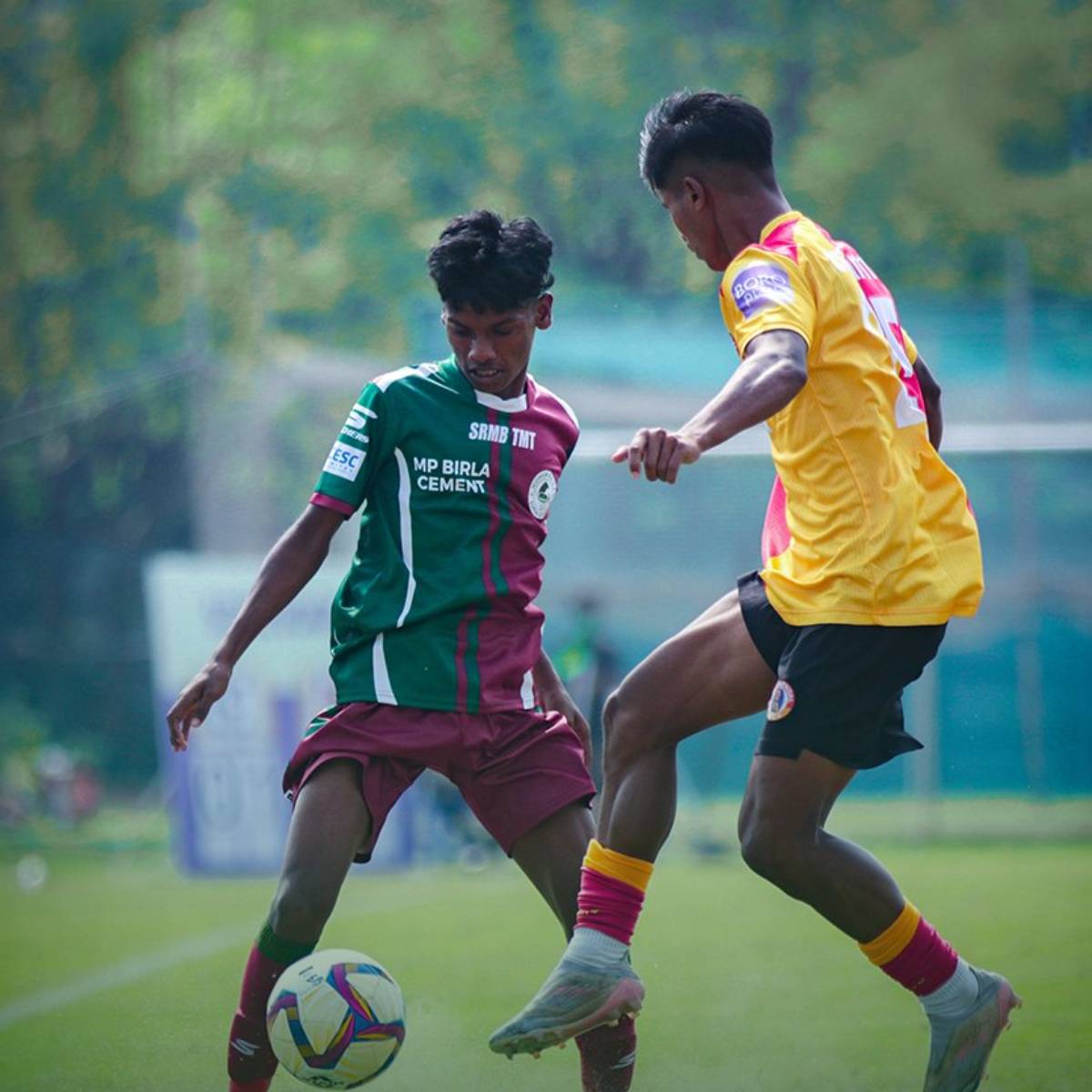 এরপর আর গোল আসেনি। খেলার মানও যে খুব ভাল ছিল তা বলা যাবে না। ফলে সব মিলিয়ে বেশ হতাশ ফ্যানরা। এরপর আর গোল আসেনি। খেলার মানও যে খুব ভাল ছিল তা বলা যাবে না। ফলে সব মিলিয়ে বেশ হতাশ ফ্যানরা।