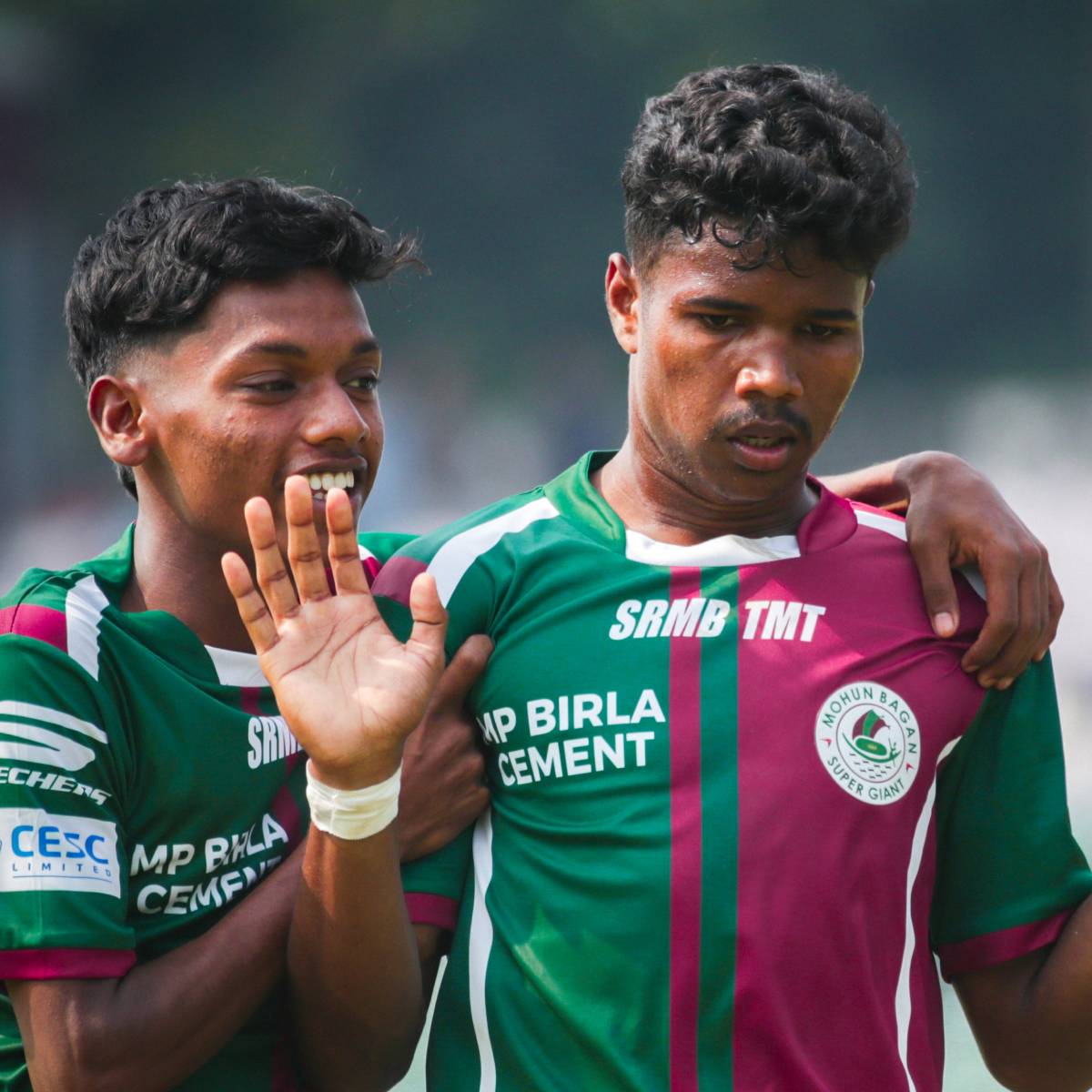 এদিন শুরু থেকে আক্রমণে ঝড় তুলেছিল ইস্টবেঙ্গল। প্রথমার্ধে অন্তত ৩টে সহজ সুযোগ নষ্ট করেন লাল-হলুদের ছোটরা। তবে সেখান থেকে গোল আসেনি। এদিন শুরু থেকে আক্রমণে ঝড় তুলেছিল ইস্টবেঙ্গল। প্রথমার্ধে অন্তত ৩টে সহজ সুযোগ নষ্ট করেন লাল-হলুদের ছোটরা। তবে সেখান থেকে গোল আসেনি।