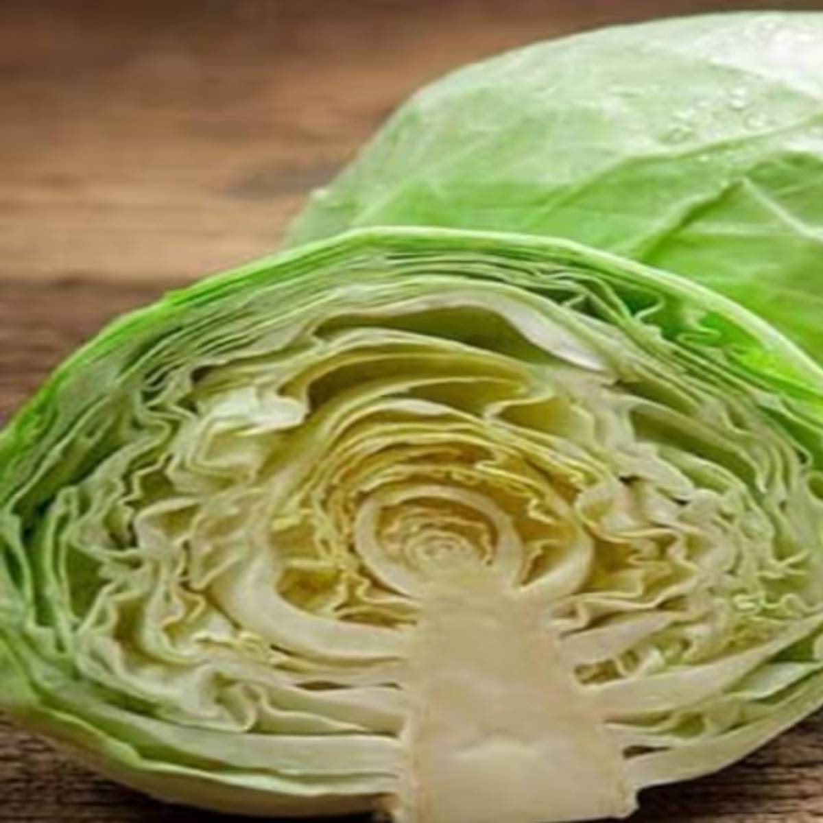 ফুলকপি, বাঁধাকপি, পেঁয়াজ, লাল ক্যাপসিকাম, বেগুন এবং শালগমের মতো সবজিতে পটাসিয়াম, ফসফরাস এবং সোডিয়াম কম থাকে, তবে এ গুলিতে প্রচুর পরিমাণে ভিটামিন সি, ভিটামিন কে এবং ফোলেট থাকে যা কিডনির জন্য উপকারী।