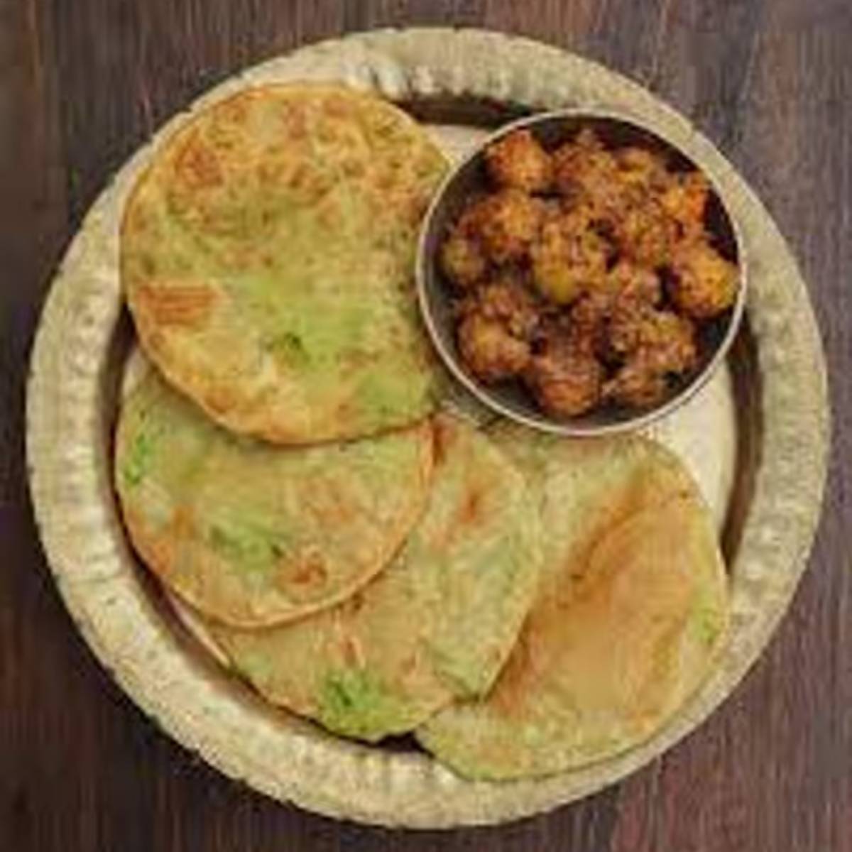 পুরের জন্য লাগবে- কড়াইশুঁটি, আদা, কাঁচা লঙ্কা, হিং, নুন, চিনি, ভাজা মশলা। কচুরির জন্য লাগবে - ময়দা, তেল/ঘি, নুন, চিনি, জল।