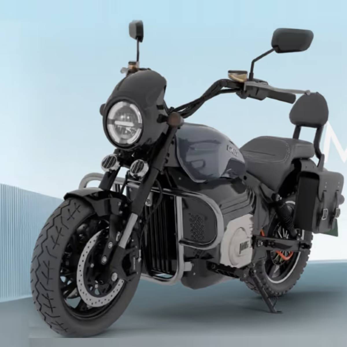 কোমাকি বলছে যে এর চার্জিং খরচ প্রতি ২০০ কিলোমিটারে প্রায় ১৫-২০ টাকা, যা পেট্রোল বাইকের তুলনায় উল্লেখযোগ্যভাবে কম।