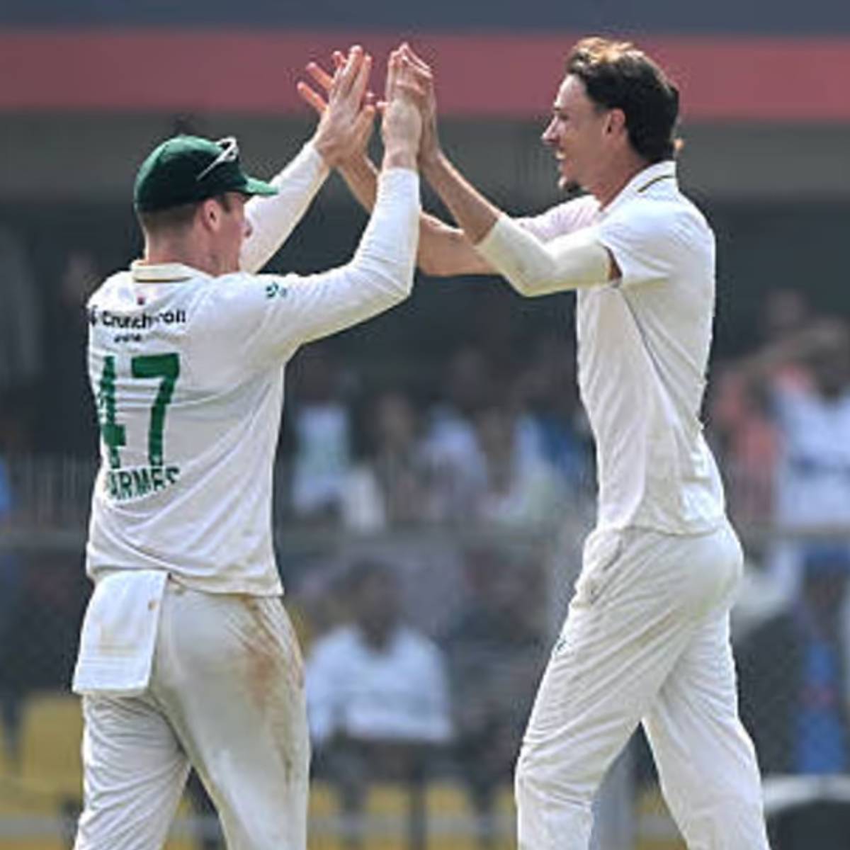 বল করতে নেমেও দারুণ ছন্দে দক্ষিণ আফ্রিকার বোলাররা। আট উইকেট হারিয়ে ফলো অনের সামনে ভারত। বল করতে নেমেও দারুণ ছন্দে দক্ষিণ আফ্রিকার বোলাররা। আট উইকেট হারিয়ে ফলো অনের সামনে ভারত।