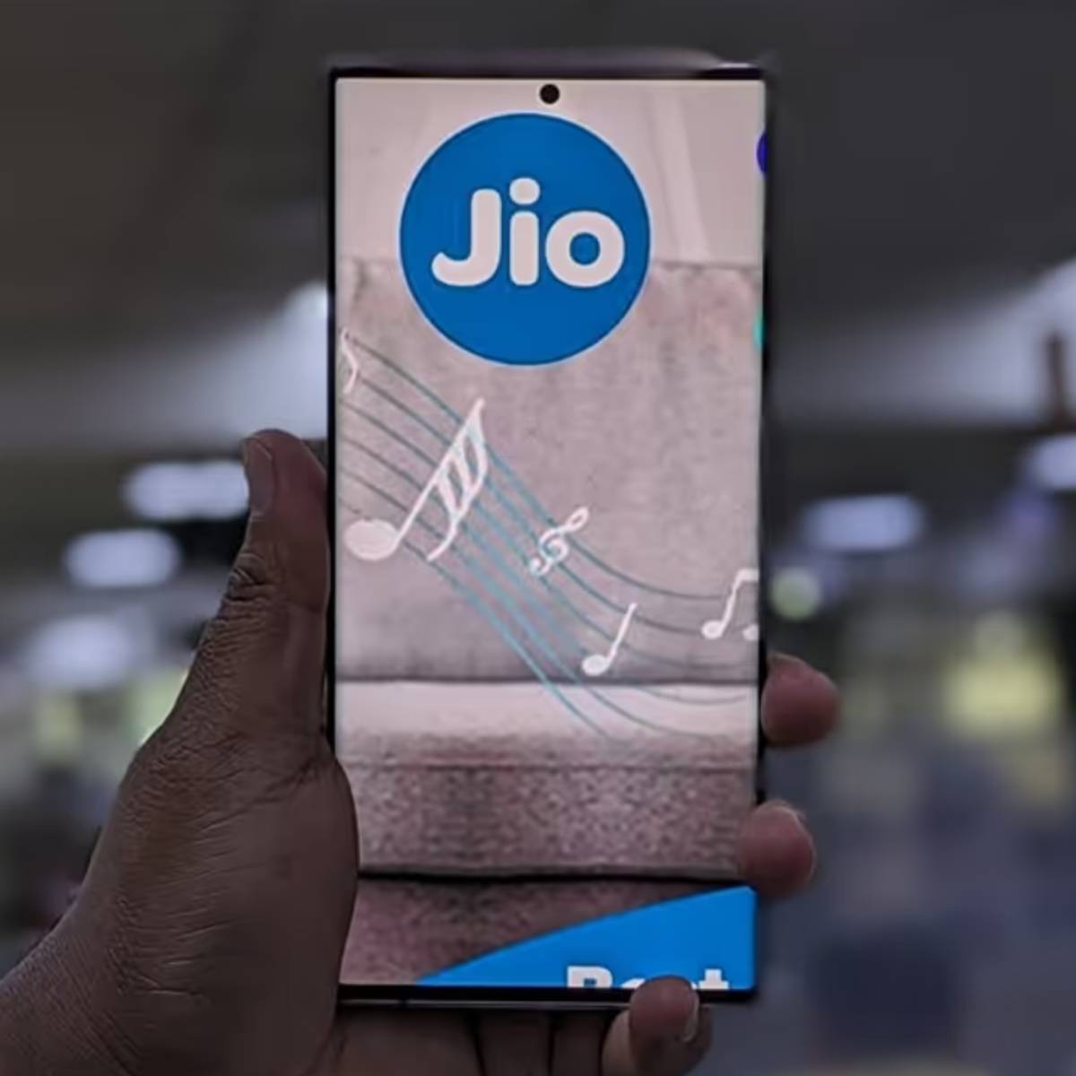 জিও বেশ কয়েকটি রিচার্জ প্ল্যান অফার করে, যেগুলি বিভিন্ন সুবিধা এবং মূল্য বিভাগে আসে। জিও পোর্টালে একটি নির্দিষ্ট প্ল্যান পাওয়া যায়।