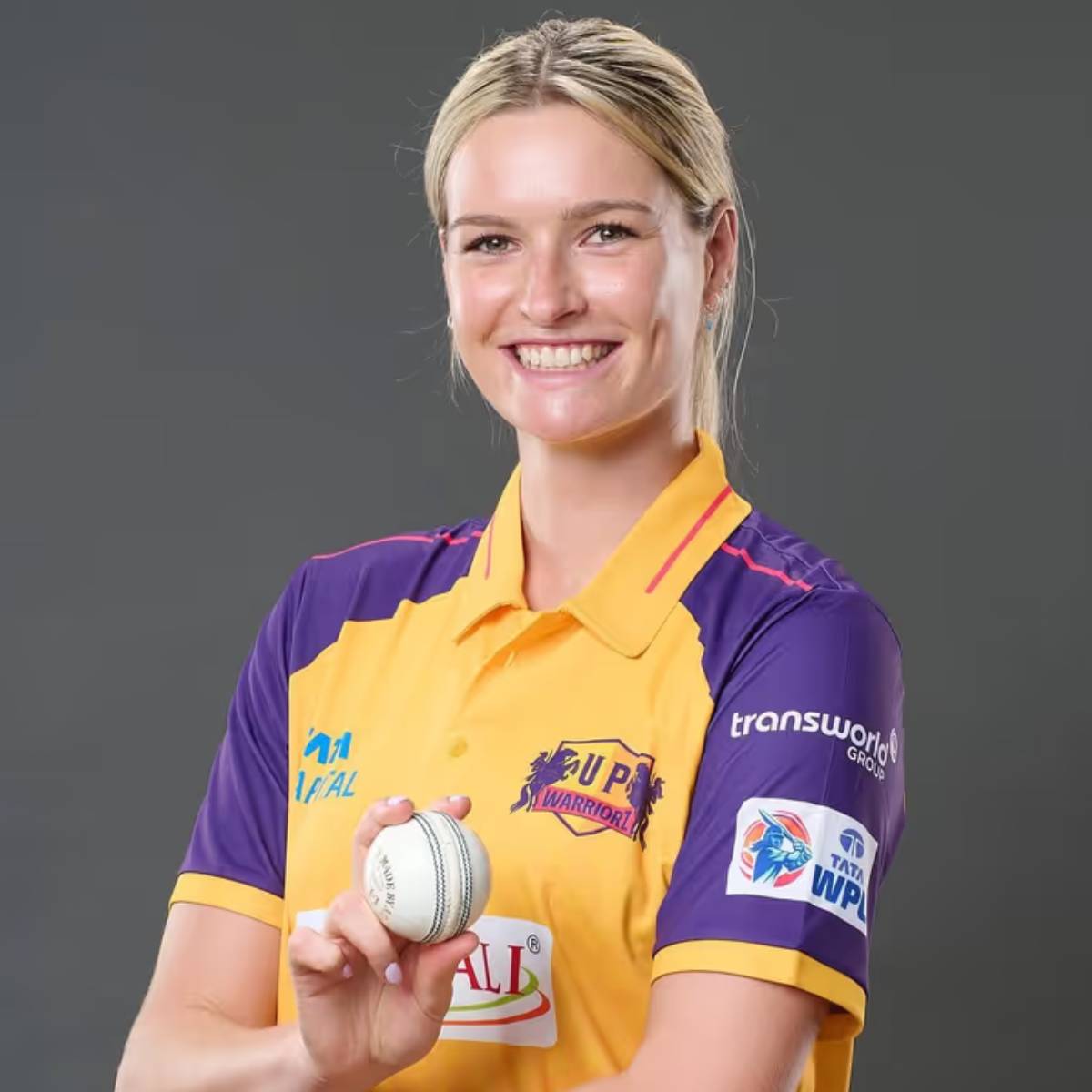 লরেন বেল মহিলাদের টি-টোয়েন্টি আন্তর্জাতিকে ১৮.৩৪ গড়ে ৫০টি উইকেট নিয়েছেন, যার মধ্যে ৪টি উইকেটও রয়েছে। লরেন বেল মহিলাদের টি-টোয়েন্টি আন্তর্জাতিকে ১৮.৩৪ গড়ে ৫০টি উইকেট নিয়েছেন, যার মধ্যে ৪টি উইকেটও রয়েছে।