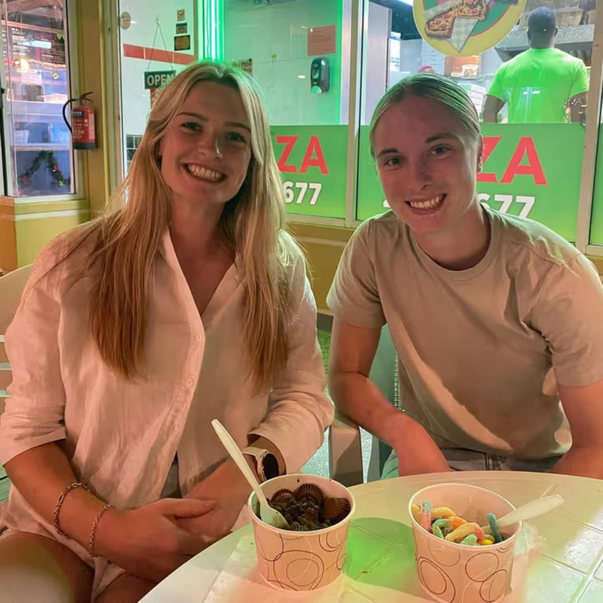 মহিলাদের ওয়ানডেতে লরেন বেলের উইকেট সংখ্যা ৩০.৫৪ গড়ে ৪৪, যার মধ্যে একবার পাঁচ উইকেট নেওয়াও রয়েছে। মহিলাদের ওয়ানডেতে লরেন বেলের উইকেট সংখ্যা ৩০.৫৪ গড়ে ৪৪, যার মধ্যে একবার পাঁচ উইকেট নেওয়াও রয়েছে।