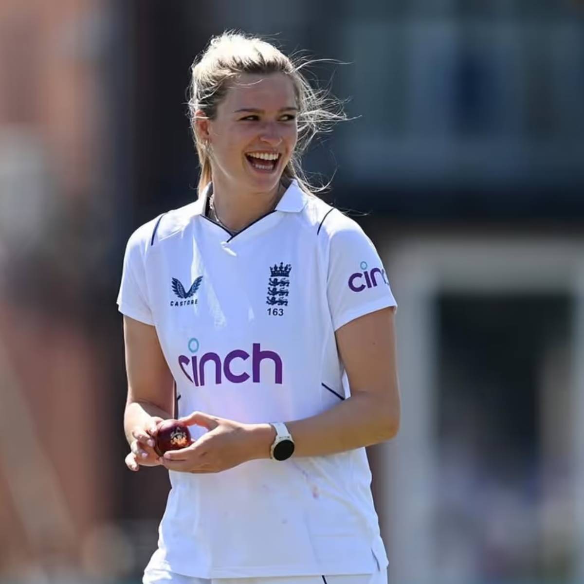 ডানহাতি ফাস্ট বোলার লরেন বেল এখন পর্যন্ত ইংল্যান্ড মহিলা দলের হয়ে ৫টি টেস্ট, ৩১টি ওয়ানডে এবং ৩৬টি টি-টোয়েন্টি ম্যাচ খেলেছেন। ডানহাতি ফাস্ট বোলার লরেন বেল এখন পর্যন্ত ইংল্যান্ড মহিলা দলের হয়ে ৫টি টেস্ট, ৩১টি ওয়ানডে এবং ৩৬টি টি-টোয়েন্টি ম্যাচ খেলেছেন।