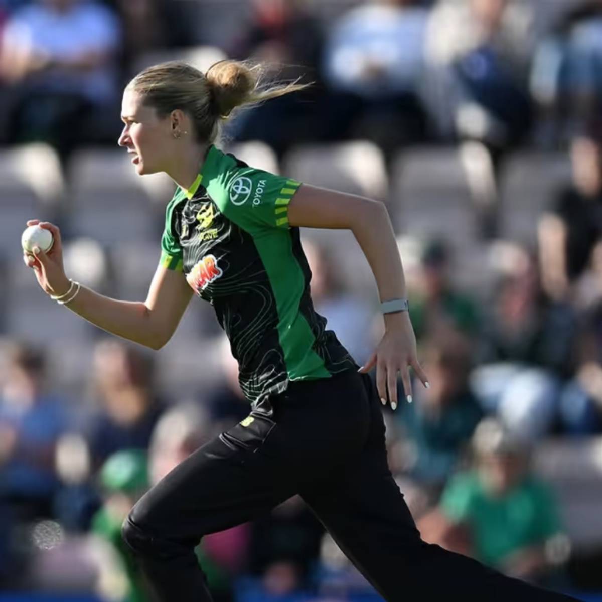 লরেন বেলকে রয়্যাল চ্যালেঞ্জার্স বেঙ্গালুরু (RCB) ₹৯০ লক্ষ (২৩০ লক্ষ) মূল্যে চুক্তিবদ্ধ করে। বেলের ভিত্তি মূল্য ছিল ২৩০ লক্ষ (২৩০ লক্ষ)। লরেন বেলকে রয়্যাল চ্যালেঞ্জার্স বেঙ্গালুরু (RCB) ₹৯০ লক্ষ (২৩০ লক্ষ) মূল্যে চুক্তিবদ্ধ করে। বেলের ভিত্তি মূল্য ছিল ২৩০ লক্ষ (২৩০ লক্ষ)।