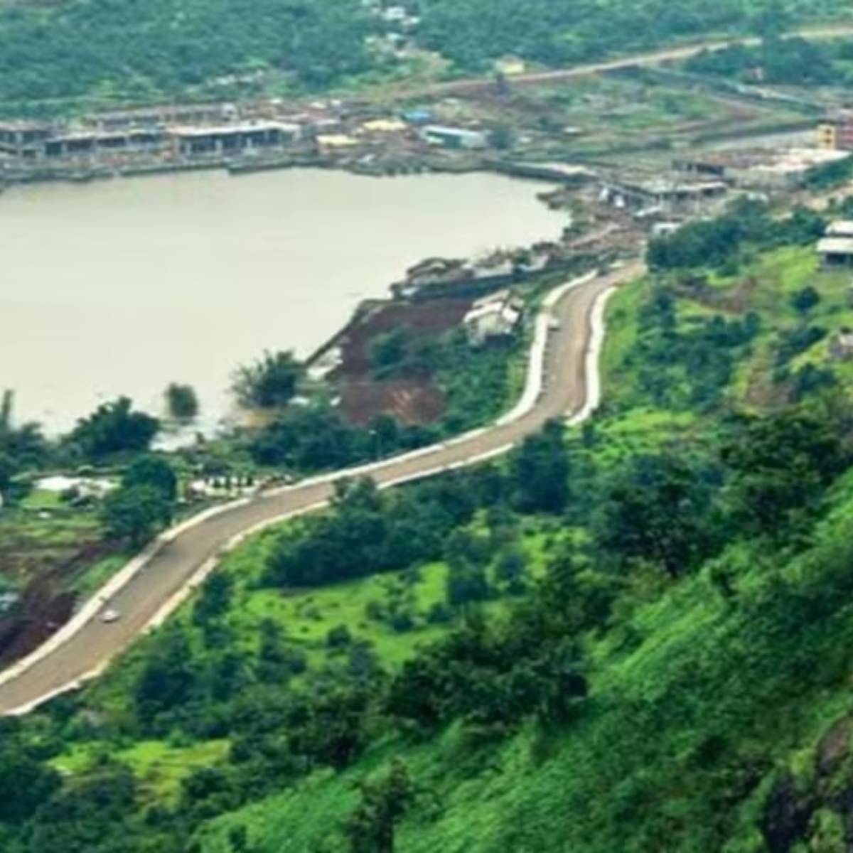 লাভাসা ভ্রমণের সেরা সময় হল বর্ষাকাল, জুন থেকে সেপ্টেম্বর, যেখানে আপনি সবুজ পাহাড়, জলপ্রপাত এবং রোমান্টিক আবহাওয়া উপভোগ করতে পারেন। 