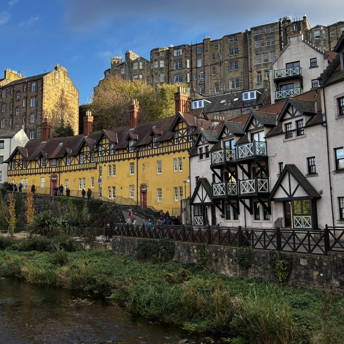 কায়াকিং, প্যাডেল বোট, জেট স্কি, ট্রেকিং, সাইক্লিং এবং প্রকৃতির পথের মতো আশ্চর্যজনক জলক্রীড়া এবং অ্যাডভেঞ্চার কার্যকলাপ পছন্দ করেন তাদের জন্য এই জায়গাটি স্বর্গের মতো।