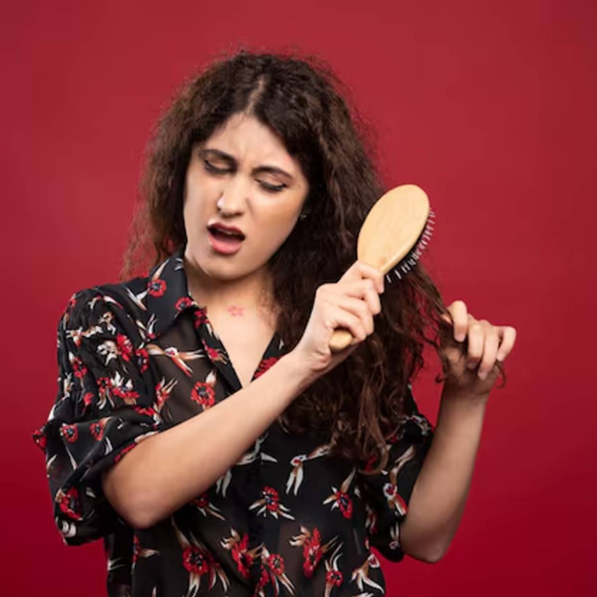 যদি আপনি চান শীতকালেও দারুণ সুন্দর চুল। তবে এই সময় চুলের স্বাস্থ্য খারাপ হয়। আপনার চুল যাতে ভেঙে না যায়, তাহলে আপনার খাদ্যতালিকায় এমন কিছু জিনিস রাখতে হবে যা আপনার চুলকে শীতের মরসুমে ভাল রাখতে সাহায্য করবে। যদি আপনি চান শীতকালেও দারুণ সুন্দর চুল। তবে এই সময় চুলের স্বাস্থ্য খারাপ হয়। আপনার চুল যাতে ভেঙে না যায়, তাহলে আপনার খাদ্যতালিকায় এমন কিছু জিনিস রাখতে হবে যা আপনার চুলকে শীতের মরসুমে ভাল রাখতে সাহায্য করবে।