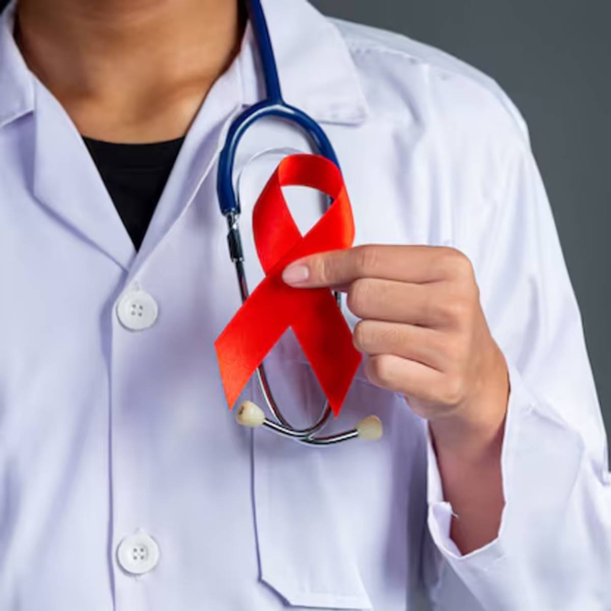 যদি হঠাৎ করে ওজন কমতে শুরু করে, তাহলে তা ক্যান্সারের লক্ষণ হতে পারে। অপ্রত্যাশিত ওজন হ্রাস অগ্ন্যাশয়, পাকস্থলী বা ফুসফুসের ক্যান্সারের লক্ষণ হতে পারে।